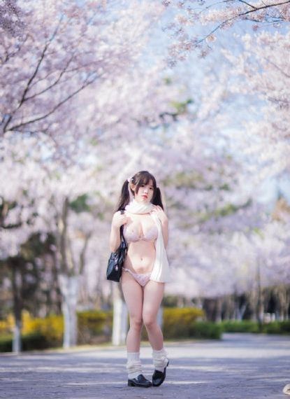 欧美青青在线av_蓝光在线观看完整版